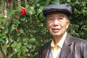 長篇小說獎：獲獎作品《破荒》作者：袁仁琮（侗族）         創作感言　　如何看待歷史，如何看待現實，是沒有現成答案的。需要站在一定高度，以人民的利益、國家和民族利益為出發點和歸宿，冷靜地思考，辨別是與非、高與低，作出判斷。我寫三卷本長篇小說《破荒》遇到的最大障礙，就是要從紛繁復雜的歷史和現實生活中找出一條路來。