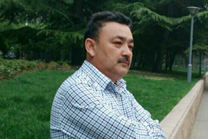 詩歌獎：獲獎作品《云彩天花》作者：依力哈爾江·沙迪克（維吾爾族）         創作感言　　我始終認為“世界就是詩歌，詩歌就是世界”，并對此堅信不疑。這種不改初衷、一如既往的堅持，使我在詩歌創作上有所收獲；永遠如激情燃燒的青春之火，照亮我不斷前進；孩提時的那份純真的感情、那份激情始終占據著我的內心、我的靈魂。