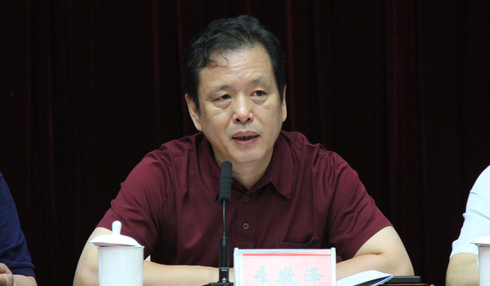 7月21日，第十一屆“駿馬獎”評獎委員會副主任、評獎辦公室主任李敬澤就《評獎條例》和細則作講解和說明