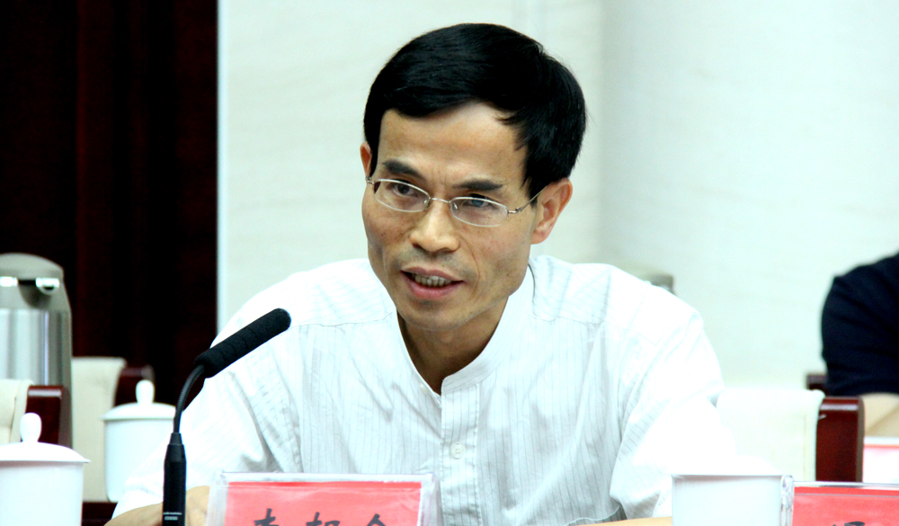 中國作協創研部副主任、駿馬獎評獎辦公室副主任李朝全作關于參評作品和譯者申報及公示情況的說明