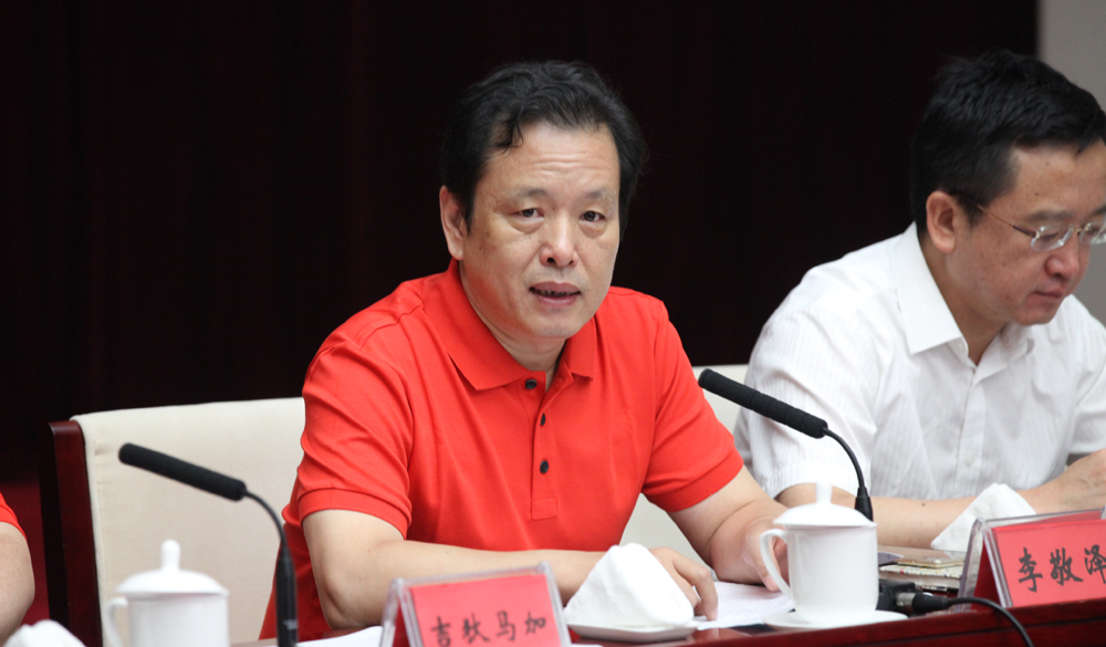 8月2日，評委會副主任李敬澤主持終評會