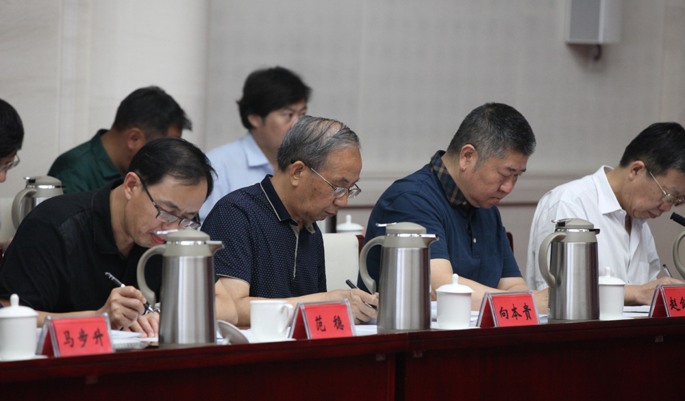 8月2日，第十一屆全國少數民族文學創作“駿馬獎”終評會評委畫票