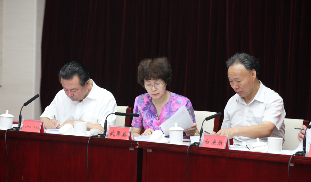 8月2日，第十一屆全國少數民族文學創作“駿馬獎”終評會評委畫票