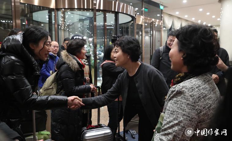 11月28日，中國作協主席鐵凝、副主席何建明迎接上海代表團。