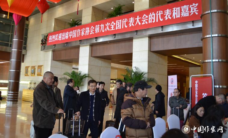 11月28日，中國作協第九次全國代表大會參會代表團報到。
