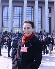 參加全國政協開幕式的委員趙玫