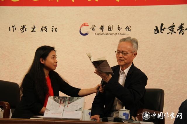 童道明現場朗誦于是之文章