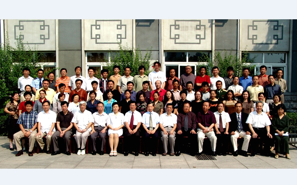 魯迅文學院第四屆高研班學員名單　王曉霞　戴雁軍　姬淑喆　陳鐵軍　王延輝　白金聲　空特勒　張　華　周建新　于曉威　包鐵軍　高　晶　崔紅一　李成飛　陳雪鴻　趙艷平　胡冬林　魏光焰　唐　櫻　劉曉平　向啟軍　譚麗娟　韋俊?！∈Y月英　張永祥　哥　布　趙振王　李　騫　何發昌　祁開虹　何炬學　旦巴亞爾杰　　　白瑪娜珍　烏力吉巴圖　　　楊洲穎 次仁羅布　趙劍平　羅　勇　沙　戈　阿拉旦·淖爾　才旺瑙乳　　鐵穆爾　　亞生·沙地克　葉爾克西　狄力木拉提　阿力木江·阿不都克力木　扎西班典　平　原　江洋才讓　馬學功　馬麗華　巴　根