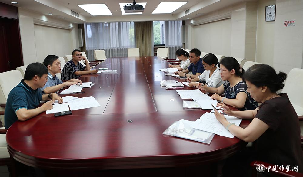 7月24日，全體會議結束后，小說二組召開小組會議