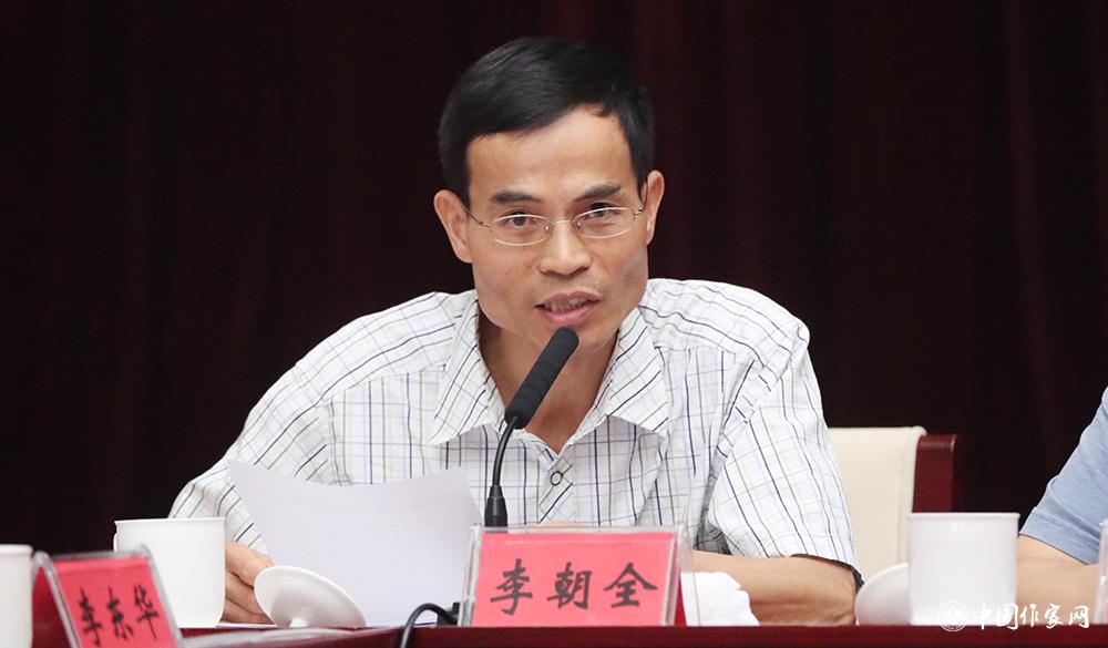 7月24日，李朝全就參評作品申報公示、分組情況及會務注意事項等作說明