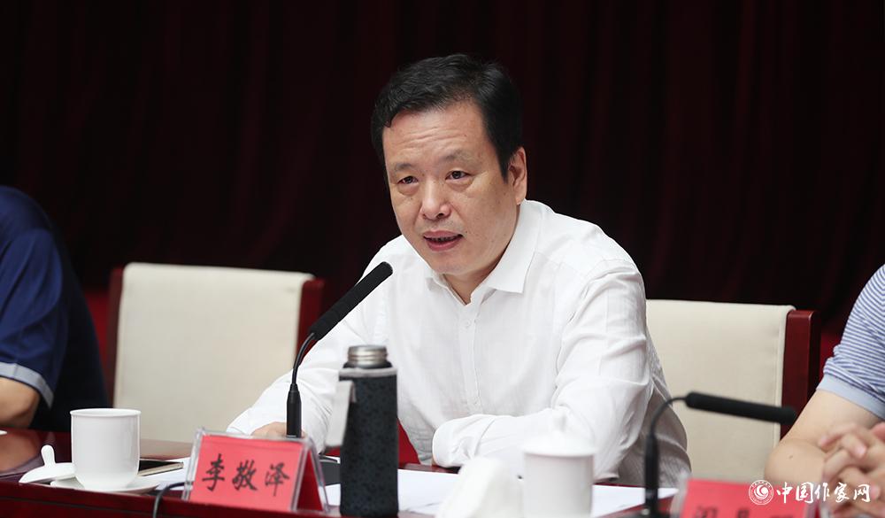 8月4日，李敬澤主持第十屆兒獎評委會第六次全體會議