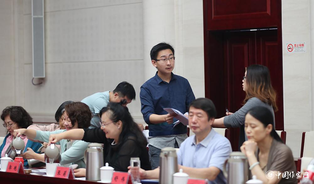 8月4日，第十屆兒獎評委會第六次全體會議上，聯絡員收回選票