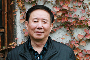 小說：獲獎作品《吉祥時光》作者：張之路         獲獎感言　　從長篇小說《第三軍團》開始到今天的《吉祥時光》，我曾幾次獲得這個珍貴的獎項。幾十年來，這個獎始終伴隨著我、鼓舞著我，我珍視她，以她為榮。她激勵著我，讓我寫出更多更好的兒童文學作品。童年是一個人最為寶貴的時光。我寫過各種類型的兒童文學，但是書寫自己的童年卻是我多年的愿望。