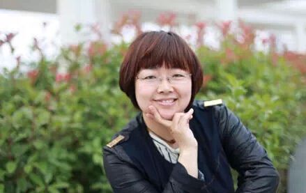 童話：獲獎作品《布羅鎮的郵遞員》作者：郭姜燕         獲獎感言　　應該說，我是邊進行兒童教育研究邊進行兒童文學創作的。兒童文學使我成了一個懂孩子也讓孩子更喜歡的老師。為了寫出對得起孩子的作品，我時時告誡自己，不要急、不要貪，慢慢寫，寫出讓自己滿意的作品，才有可能讓孩子們滿意。