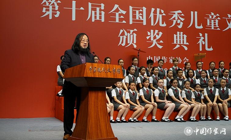 董宏猷代表小說獲獎者發表獲獎感言