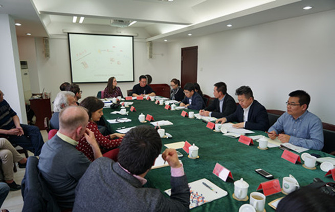 “后媒體時代”，中外作家面對共同的困境