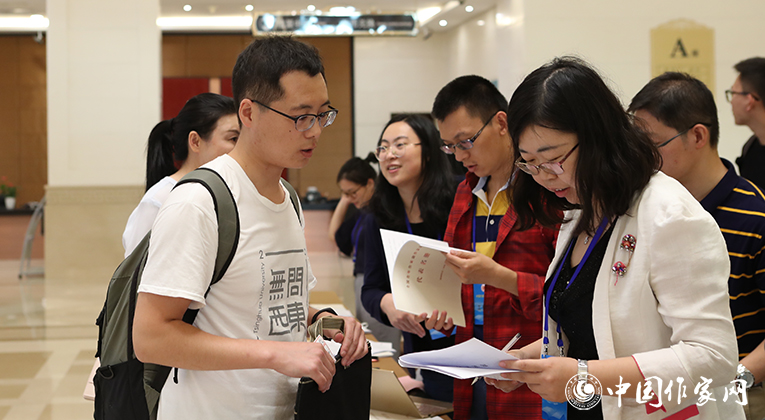 與會代表正在報道