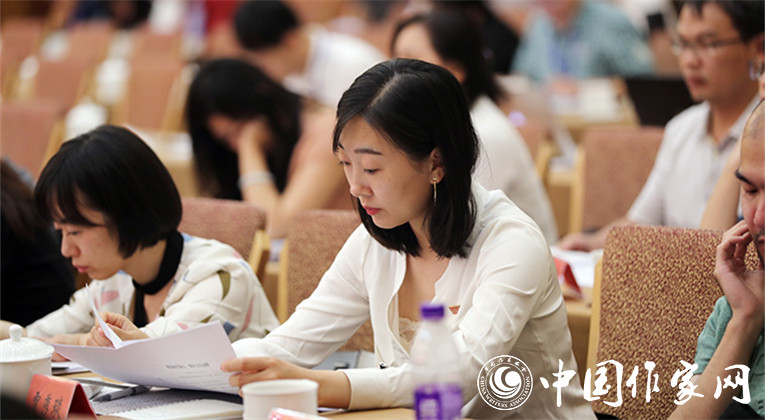 與會代表在開幕式現場