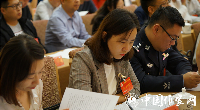 與會代表在開幕式現場