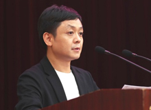 楊慶祥：這是一個人民的世紀　　時代從來不主動呈現其面容和形式。光榮屬于那些執著探索和艱苦書寫的靈魂。[詳細]