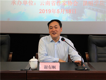 大多數優秀文學作品都會給讀者以飽滿與扎實的閱讀之感，正如謝有順所說，盡管寫作是進入一個想象的世界，但這個想象，終歸是從生活根系里長出來的。真實的寫作，總是起源于作家對自己最熟悉的人、事、物的基本感受……