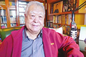 獲獎作品：《牽風記》作者：徐懷中         獲獎感言　　這次評獎才得知，茅盾文學獎的字數，下線定為13萬。事有湊巧，我的這本《牽風記》正好是13萬字。也就是說，如果我再刪去千二八百，就湊不夠法定字數，只能退出參評了。簿簿一本小書，無可夸口。我們剛剛歡度了共和國七十周年大慶，如果與國家建設發展相聯系，與個人的文學寫作歷程相聯系，也還真的可以引出許多話題，回眸之下，不勝感慨。