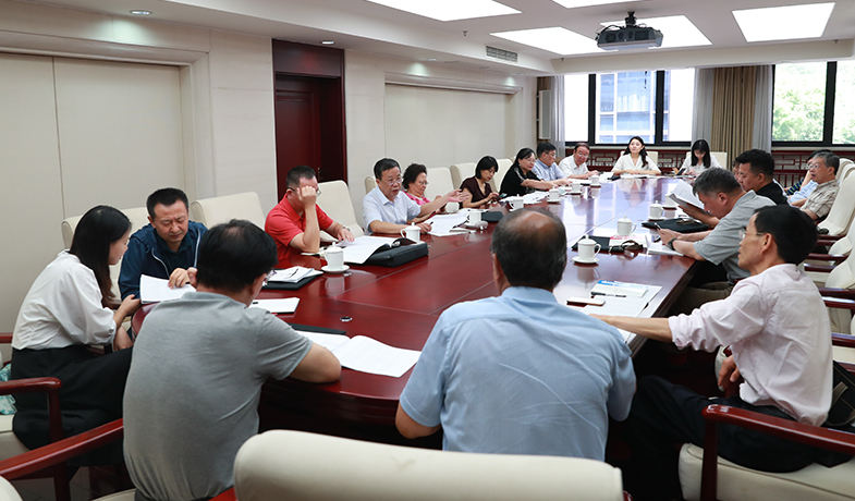 第一次全體會后召開大組見面會，各組評委討論工作