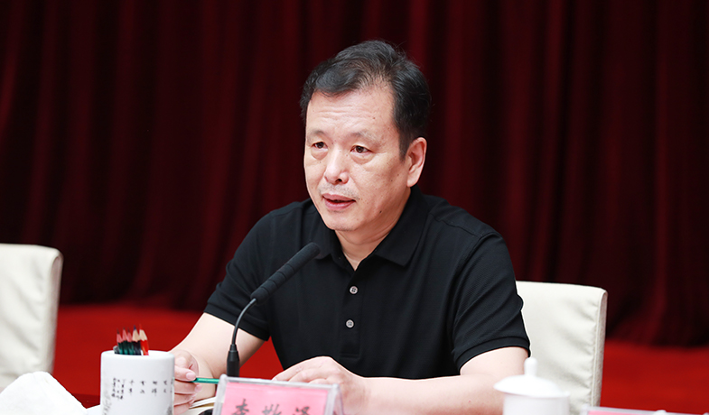 第一次全體會上，評委會副主任李敬澤就《評獎條例》和《評獎細則》作講解說明