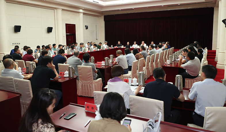 8月16日，第十屆茅盾文學獎在北京揭曉