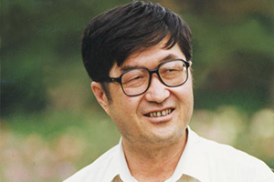 翻譯獎：漢文譯維吾爾文作者：牙生·賽依提（維吾爾族）         獲獎感言　　掌握一門語言就好像打開了一片新天地。上世紀80年代以后，我讀了許多漢族作家的作品，包括譯成漢語的許多國外作家的文學作品。當時我所讀過的這些文學作品，依然沒有維文版，廣大維吾爾讀者則無法讀到這些文學作品。我覺得自己有責任將這些好的作品分享給維吾爾族讀者，讓他們也能一起欣賞和感悟優秀的作品……