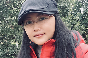 散文獎：《檐上的月亮》作者：阿微木依蘿(彝族)         獲獎感言　　“不知道為何寫作”才是寫作的理由。一切仿佛命定，仿佛在人生的岔道上無意中走上寫作這條路。這才符合我的狀態。人總歸是盲目的，睜著一雙眼睛也是盲目的，因此需要捫心思索，需要開眼，需要明智。寫作就是重新將自己從嬰兒期長大……