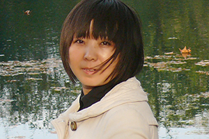 報告文學獎：《海雀，海雀》作者：王華（仡佬族）         獲獎感言　　海雀被一大片森林摟著，房舍間，還有各家根據自己的喜歡種的各種果樹、花樹。幾輪的房改工程，已經將這里的民房統一了風格，道路也全部硬化了，半坡還有一個小廣場，村里有了拿工資的清潔工——海雀很美。以至于，我都不太相信曾經的海雀真是資料上介紹的那個樣子——一個“苦甲天下”、不適合人居的地方……