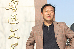 中短篇小說獎：《馬嘶》作者：呂翼（彝族）         獲獎感言　　我寫動物之痛，寫人物之苦，寫時代之變，寫民族之間的碰撞、糾結、交流與融合，寫世道人心的起落、輾轉與澀重，力圖表達一個底層負重者對世界的張望。其間既有個人的恩怨情仇，又有著更多的家國情懷。這世間甜比苦多，美比丑多，愛比痛多……