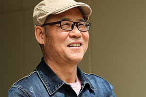 長篇小說獎：《青色蒙古》作者：海倫納（蒙古族）         獲獎感言　　長篇小說《青色蒙古》以科爾沁草原上潮爾沁（演奏馬頭琴說唱的民間藝人）世家三代人為主線，濃縮了清朝初期科爾沁蒙古人近百年的歷史和心靈世界，筆下的人物仿佛帶著那個時代的風塵一一躍然紙上，我也自然而然地走進了他們的生活，體驗著他們的情感，體會著生命的價值……