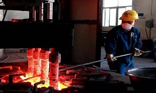 作家汪峰、賀璞走進江西銅業和安源煤礦采訪