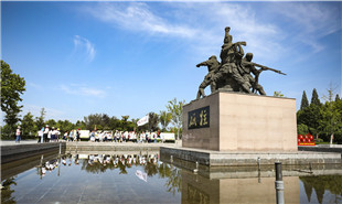 英雄地綻放幸?；?紅土地變身美家園