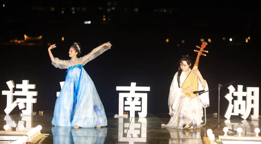 重慶詩詞學會志愿者參與“詩話南天湖”活動