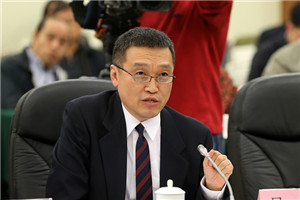 科幻文學：獲獎作品《中國軌道號》作者：吳巖         獲獎感言　　《中國軌道號》是一塊時間的水晶，外觀看起來是過去的，內里則是未來的。小說中的那些科學、技術以及人的思想和觀念都是未來的。作品是在“科幻未來主義”理念之下產生的。全國優秀兒童文學獎評委會能頒獎給它，既是對小說的肯定，也是對科幻未來主義創作原則的支持。感謝評委會的委員們。