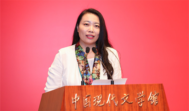 黃宇代表詩歌、幼兒文學作品獲獎者致答辭