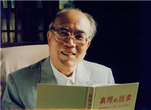 【魏　巍】	韓瑞亭丨《終結與先行——<東方>在當代軍旅文學中的位置》；	胡世宗丨《魏?。簽榇髸r代吹響號角的人》。