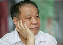 【劉心武】	孫　曙丨《劉心武小說的現實主義內在轉換》；	汪靜茹丨《劉心武：尋找穩定的“鐘擺”》。