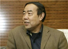 【賈平凹】	郭洪雷丨《古鏡未磨，照破天地——重讀<秦腔>》；	徐　剛丨《賈平凹鄉村敘事的寫作姿態》。