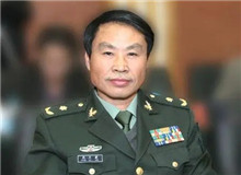 【周大新】	李丹夢丨《周大新小說的文化闡釋——由<湖光山色>說開去》；	李杰俊丨《作為“還鄉”的周大新小說》。