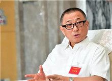 【劉醒龍】	蔡家園丨《關于劉醒龍的四個思考片段》；	桫　欏丨《<天行者>：塑造鄉村知識分子的精神群像》。