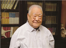 【徐懷中】	汪守德丨《以一顆真正的文學之心寫作》；	董夏青青丨《<牽風記>：“回返未來”的美學呼喚》。