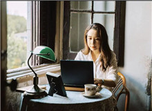 匪我思存：網絡寫作如何具有影視IP潛質？近幾年來，網絡文學IP改編不乏現象級熱播劇，怎樣才能寫出一部適合改編成影視劇的網絡小說？[詳細]