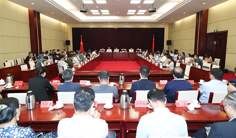 8月25日，第八屆魯迅文學獎各獎項評獎委員會最后一次全體會議在京舉行