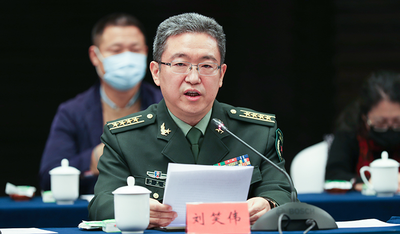 獲獎作家代表劉笑偉在會上發言