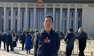 全國政協委員、北京十月文藝出版社總編輯韓敬群 