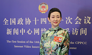 全國政協委員、中國東方演藝集團歌唱家劉玉婉